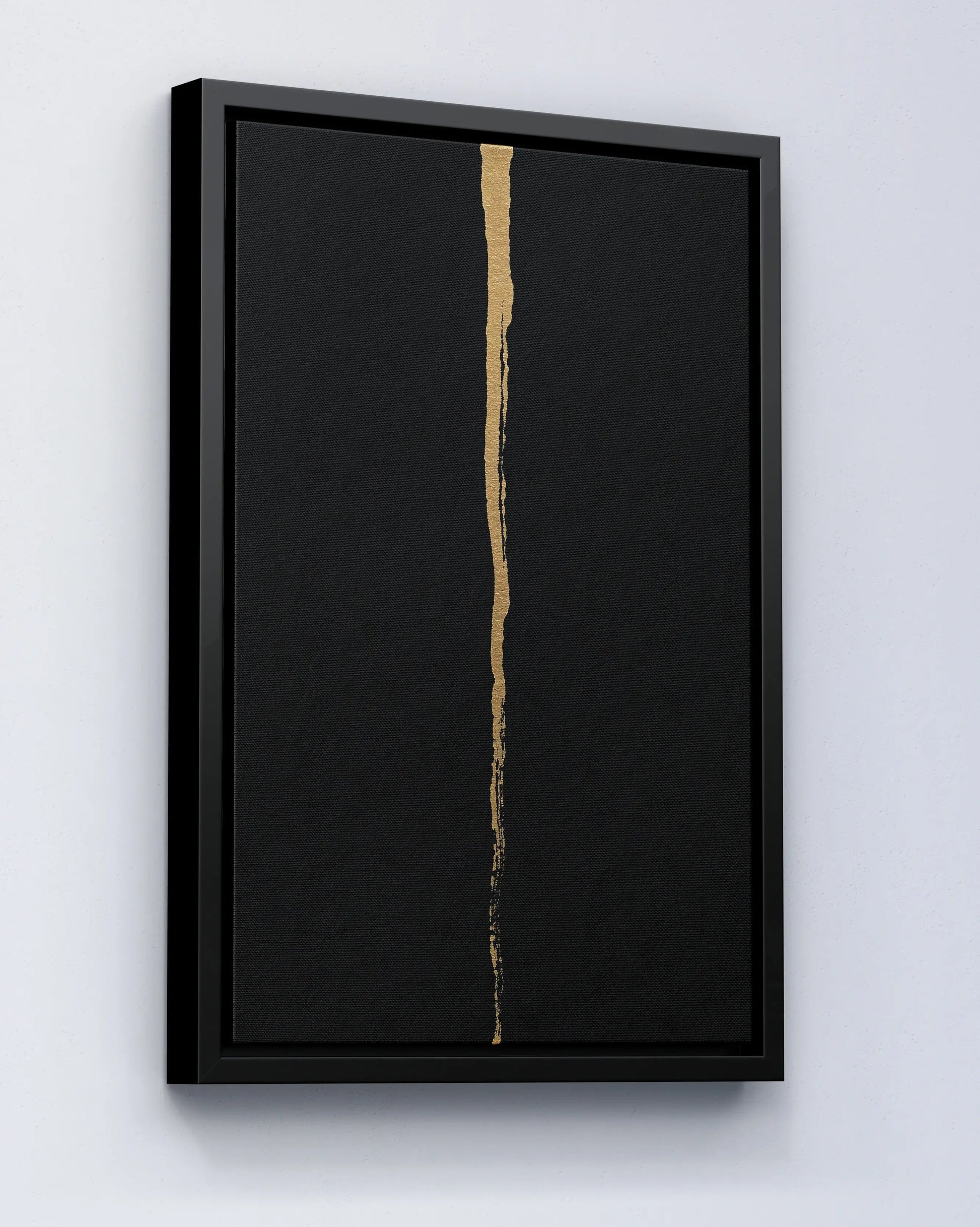 Obsidian Gold – Minimal Line Art