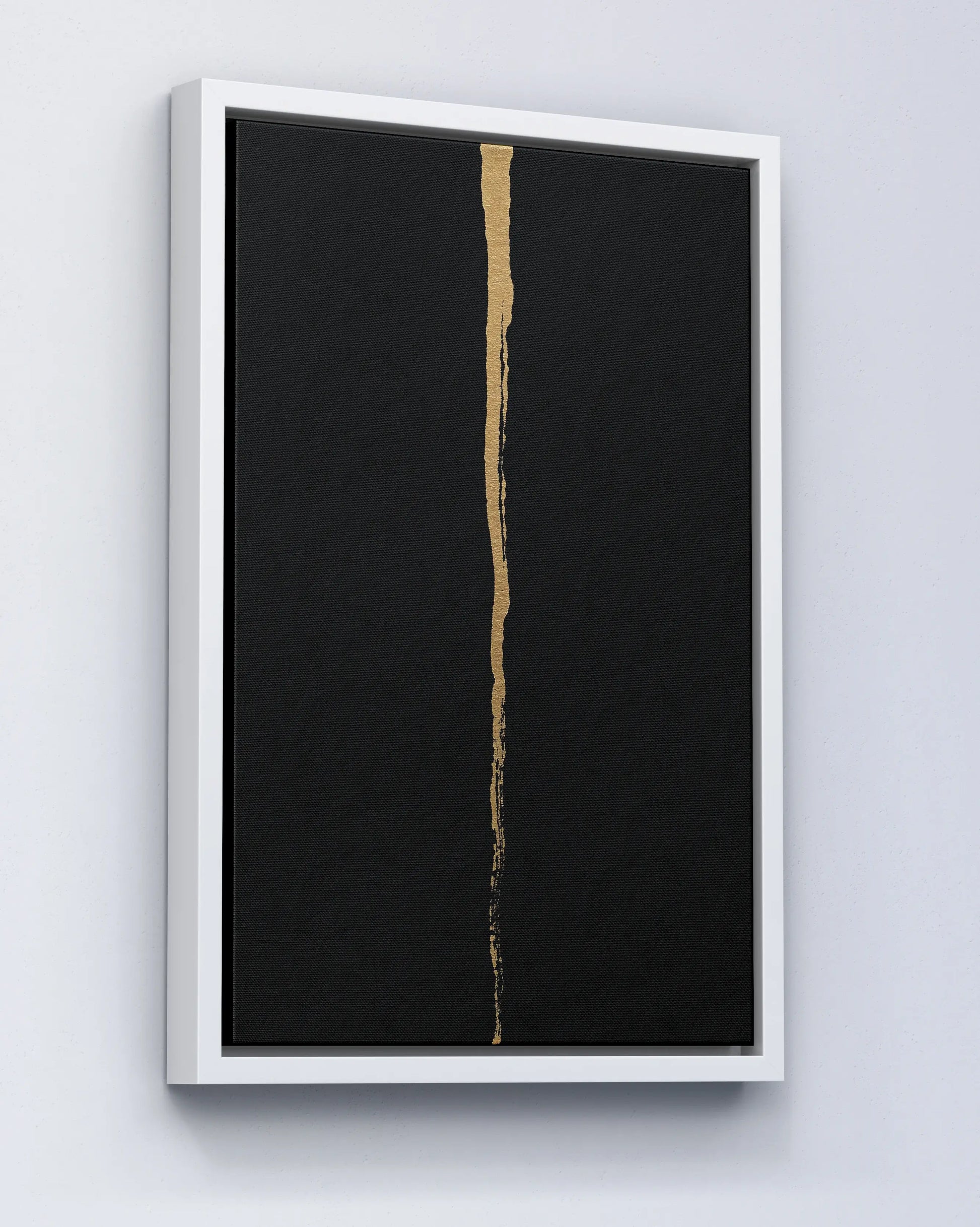 Obsidian Gold – Minimal Line Art