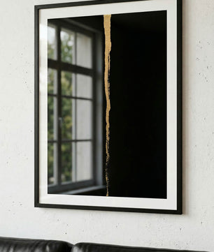 Obsidian Gold – Minimal Line Art